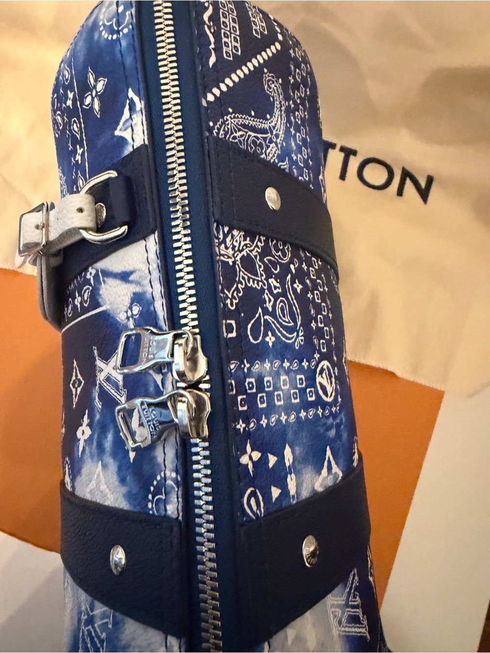 Pristine Louis Vuitton Monogram City Keepall Bandouliere Bag Bandana - Picture 11 of 17
